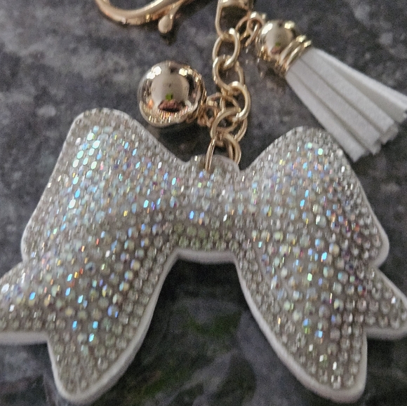 DIVAS LiMiTED Gold and Silver Bow Key Holder - Picture 2 of 4